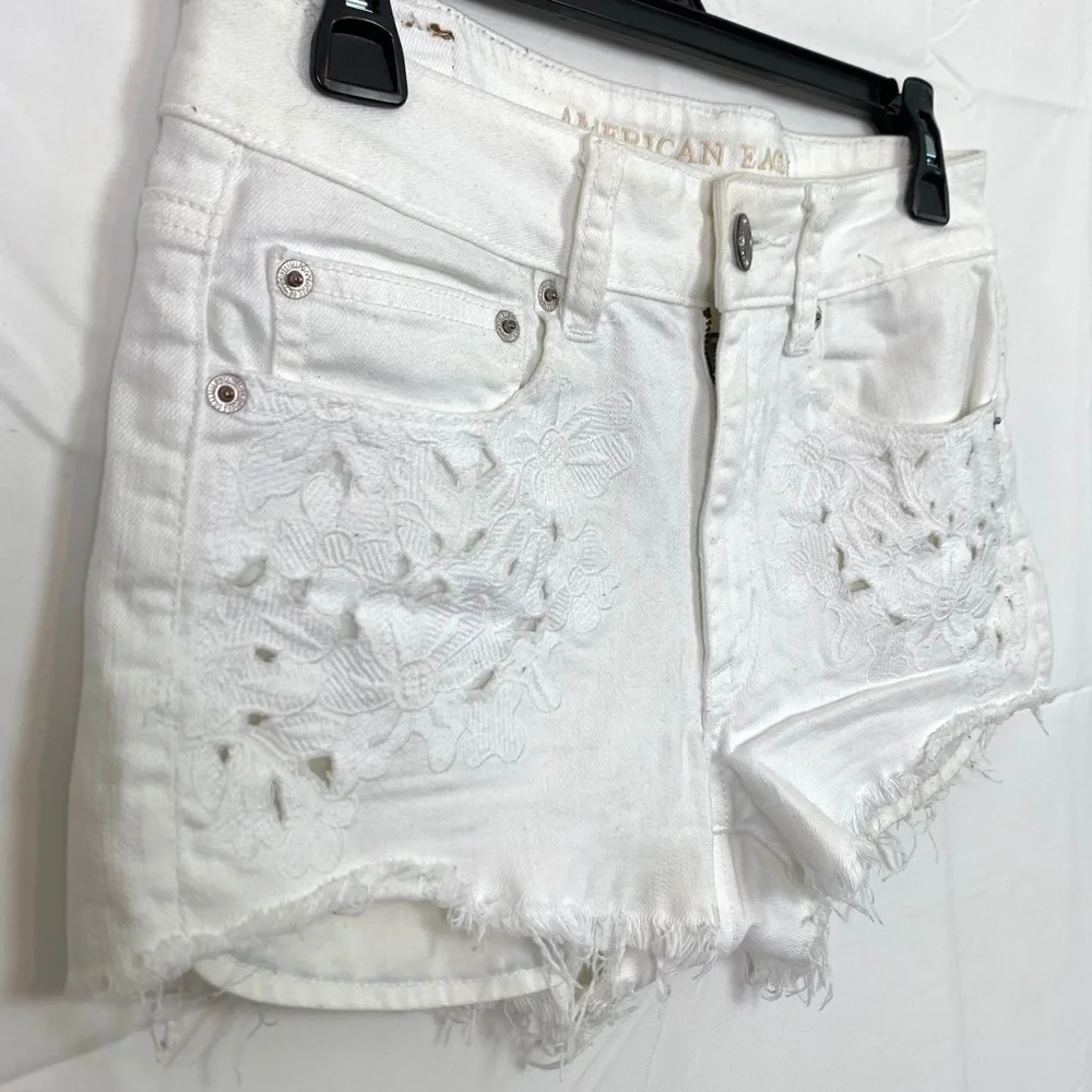 AMERICAN EAGLE White Lace HI-RISE SHORTIE Shorts 6 - Picture 3 of 16